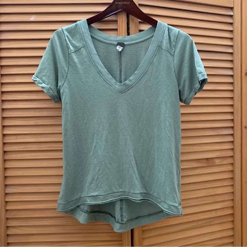 We The Free Green V Neck Short Sleeve size XS
